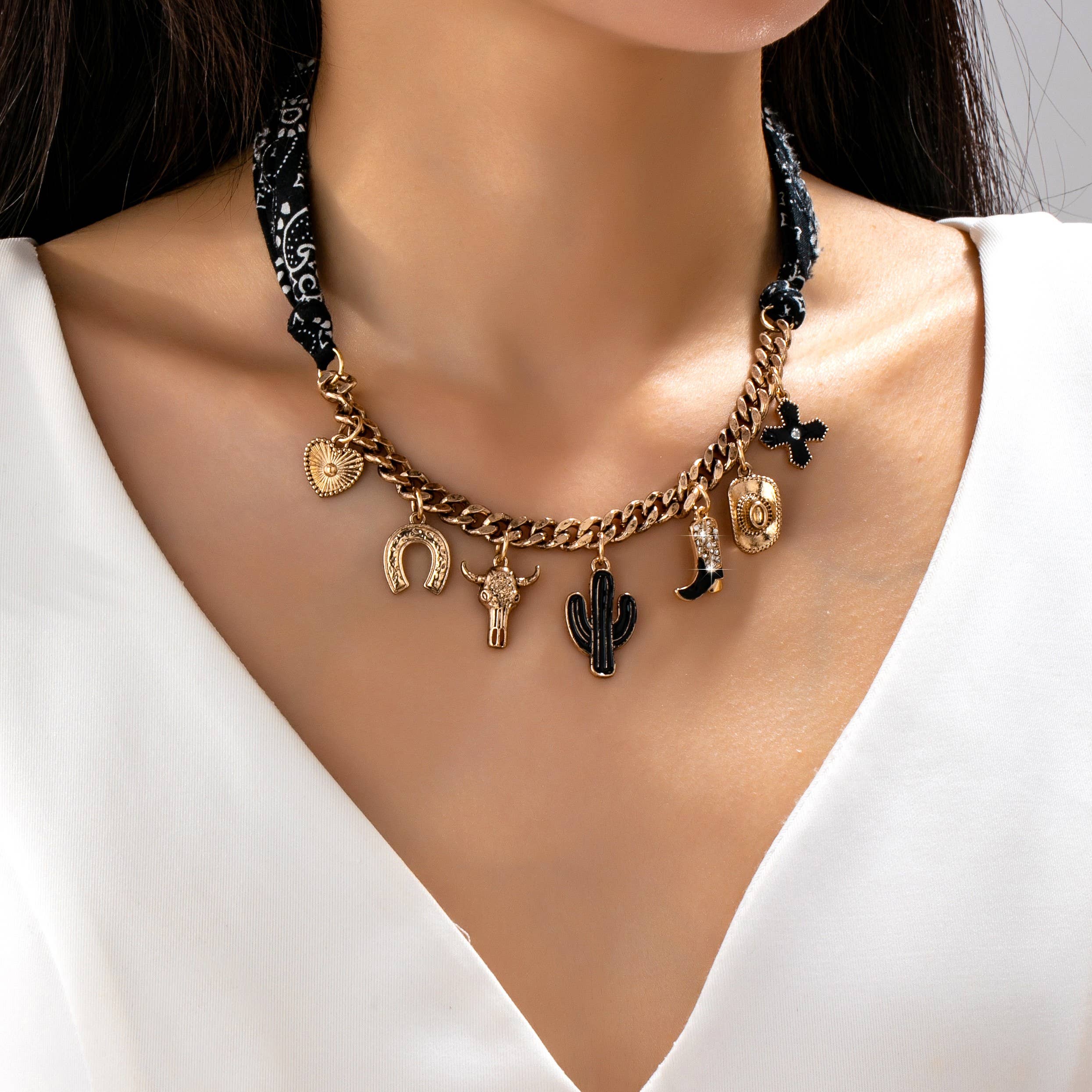 CHARM ANIMAL SCARF NECKLACE-WESTERN CROSS BOOT HAT |80N92703: GOLD